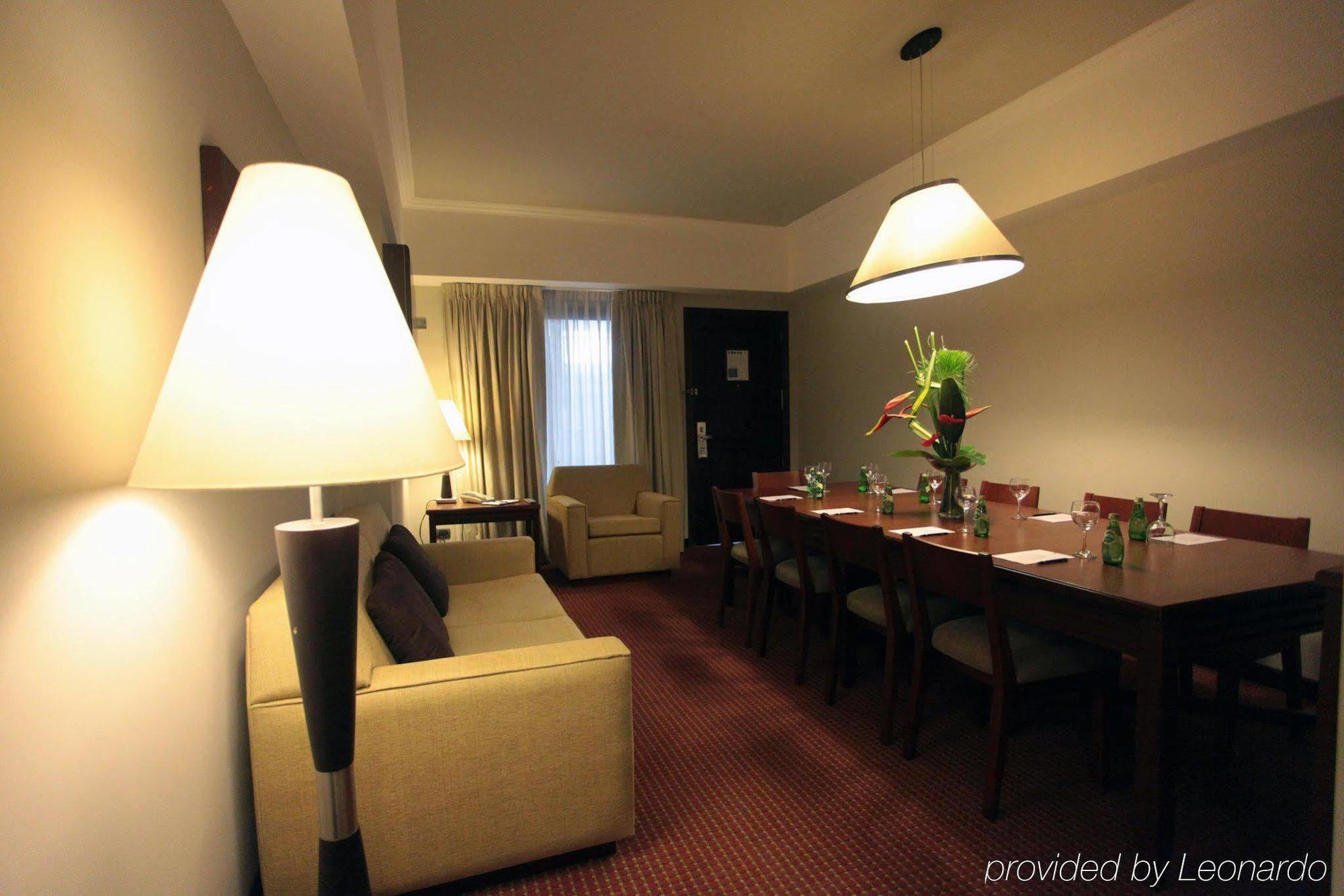 Executive Suites Valencia Facilities photo