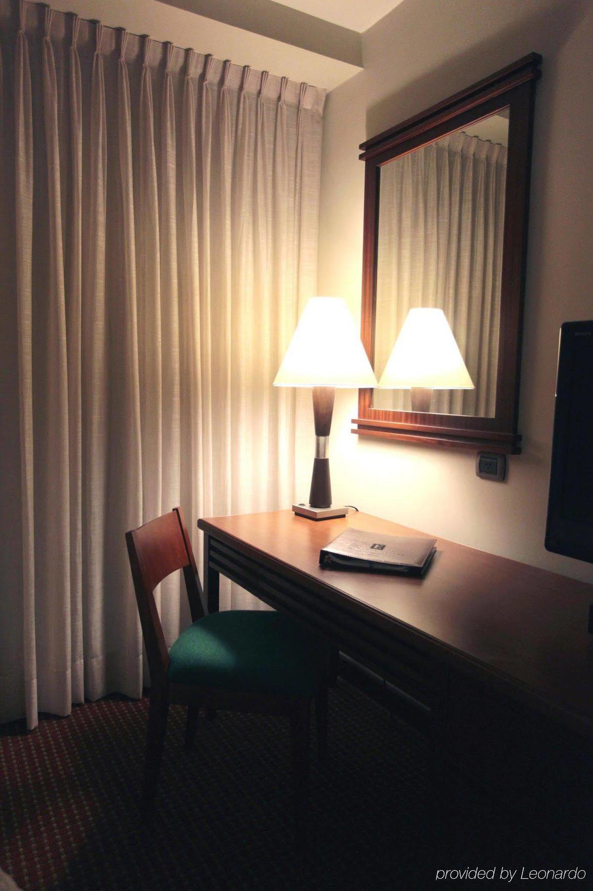 Executive Suites Valencia Room photo
